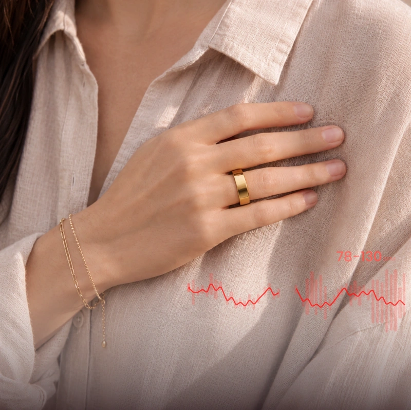 Woman wearing Ring Air with a heart-rate range visualization
